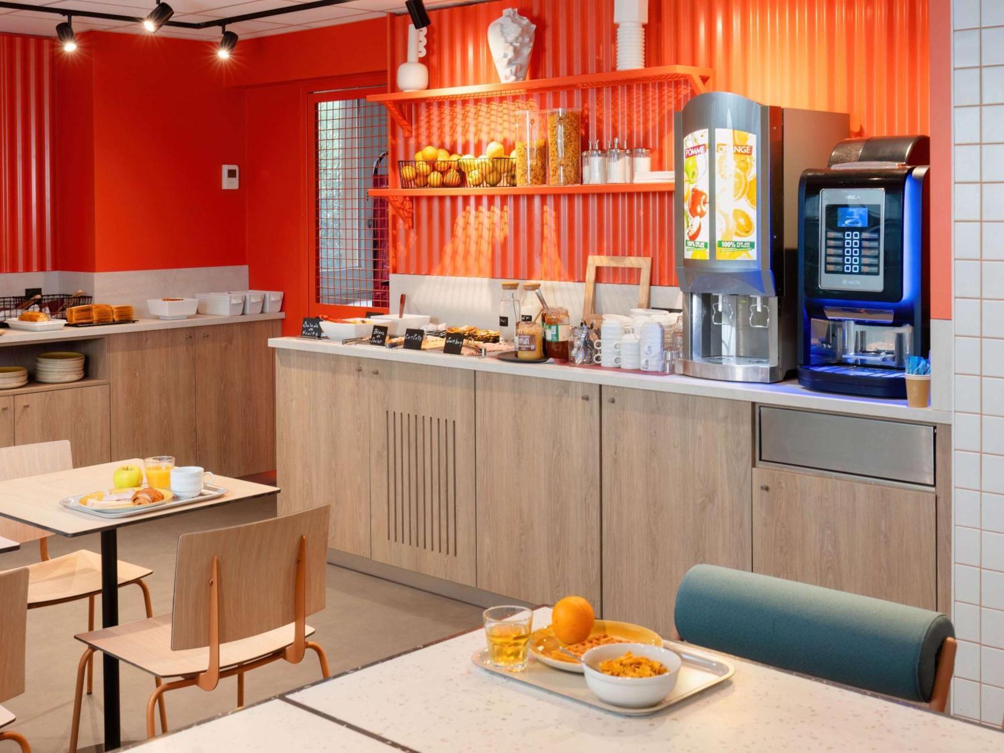 Ibis Budget Pertuis Portes Du Luberon Luaran gambar