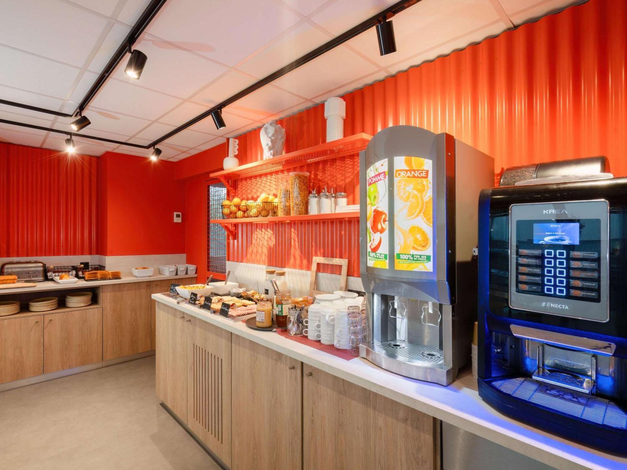 Ibis Budget Pertuis Portes Du Luberon Luaran gambar