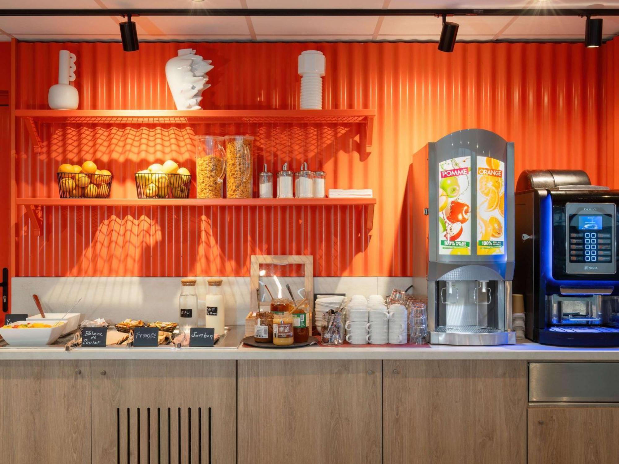 Ibis Budget Pertuis Portes Du Luberon Luaran gambar